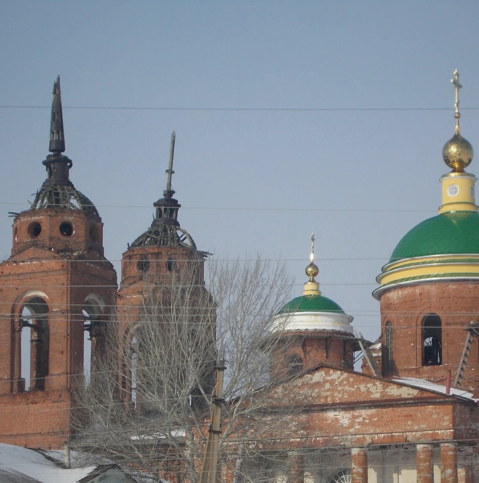 Колокольни и купола Воскресенской церкви